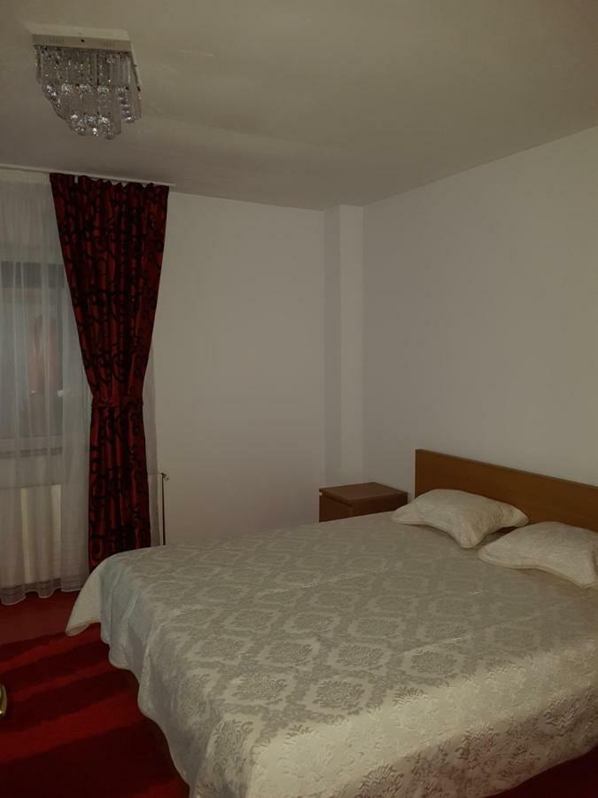 Casa Piri Hotel Анина Екстериор снимка