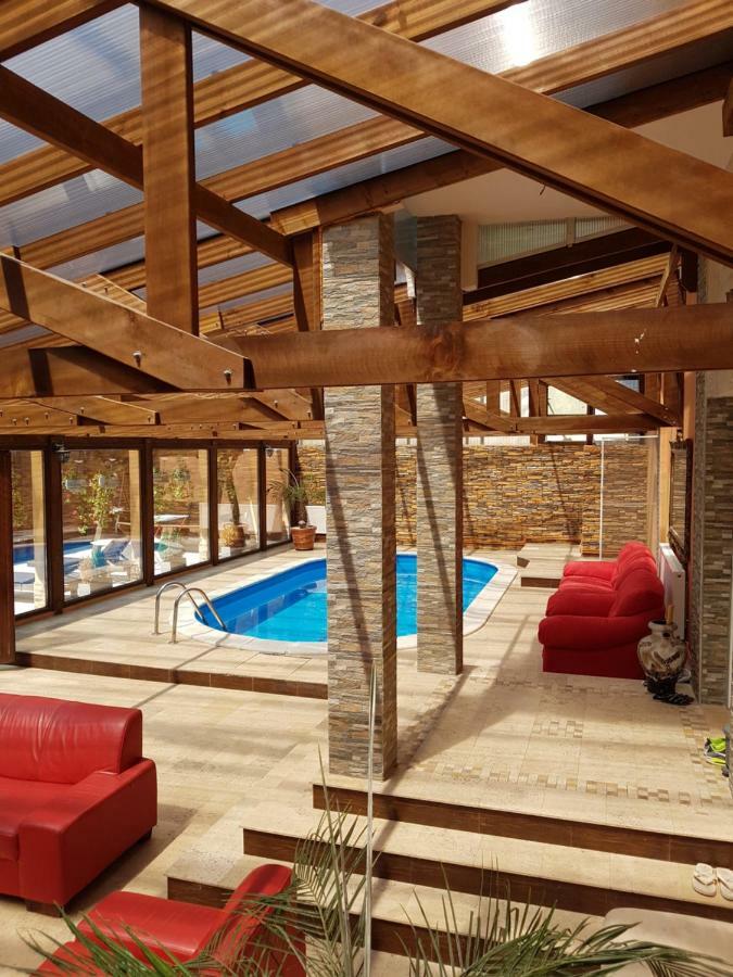 Casa Piri Hotel Анина Екстериор снимка