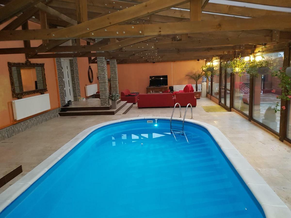 Casa Piri Hotel Анина Екстериор снимка